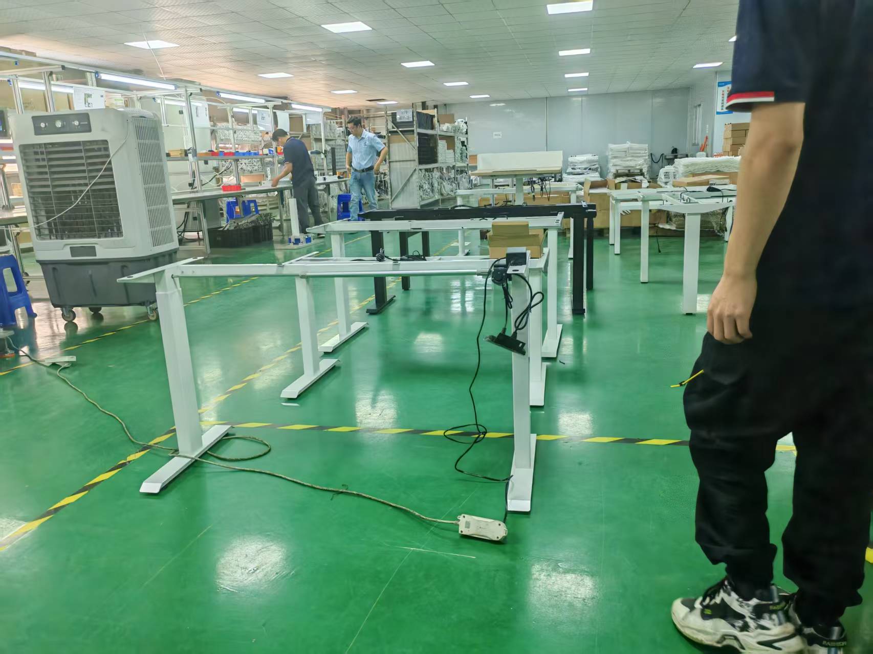 La précision en mouvement : pourquoi les cadres de bureau debout électriques Huagang assurent la stabilité